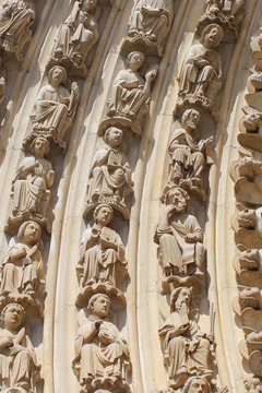 Paris / Bas-reliefs de la Cath&eacute;drale Notre-Dame de Paris