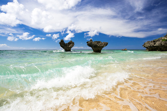 沖縄のビーチ・ハートロック・ティーヌ浜
