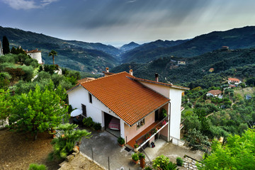 Fototapeta na wymiar Perspective landscape view in high italien mountains