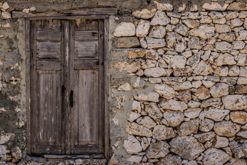 Fenster in Steinmauer