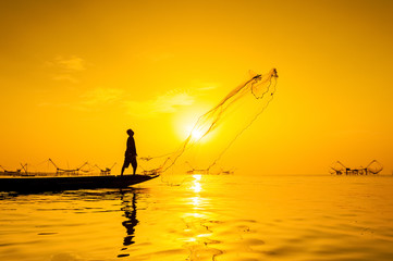 Naklejka premium throwing fishing net