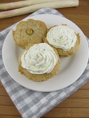 Spargelmuffins mit Frischkäse-Creme