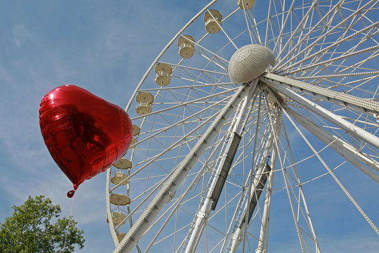 Riesenrad und Luftballon