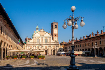 Reinassance Ducale Platz in Vigevano, in der Nähe von Mailand, Italien