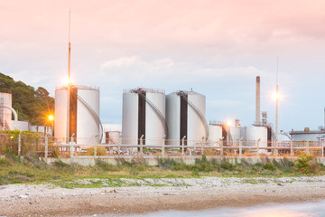 Obraz premium LPG gas industrial storage sphere tanks