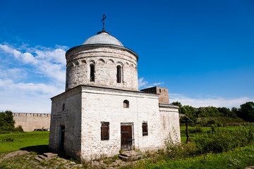 Fototapeta na wymiar Medieval orthodoxy church in Ivangorod fortress