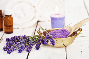 Obraz na płótnie Canvas bowl of lavender bath salt and massage oil - beauty treatment