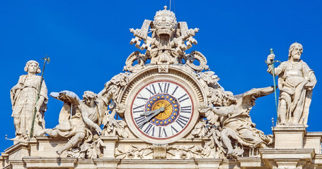 Fototapeta na wymiar Saint Peters Church, detail of the clock. Basilica San Pietro Piazza.