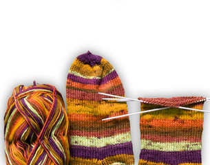 Stricksocken mit Zubehör in gelb/lila