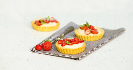 tartlets with custard and berries