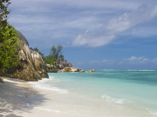 Fototapeta na wymiar Pristine tropical beach surrounded by granite boulders