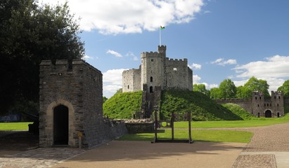 Fototapeta na wymiar courtyard of Cardiff castle