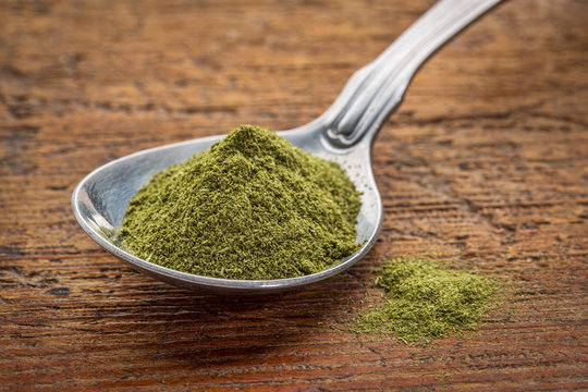 freeze-dried organic wheat grass powder