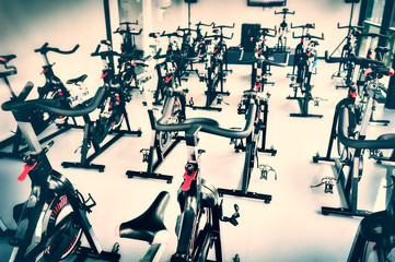 Spinning class with empty bikes - 86958356
