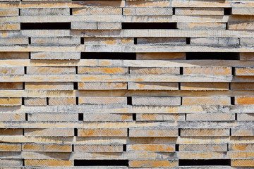 積み上げられた木材