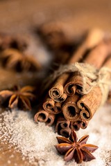 Cinnamon, spices, sweet.