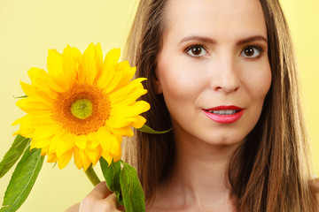 portrait attractive woman with sunflower