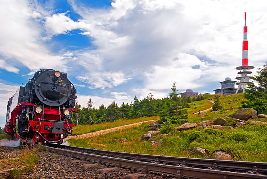 Fototapeta Der Brocken im Harz mit Brockenbahn und Gipfel