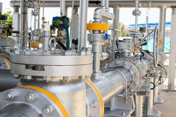 Gas pipeline and valve