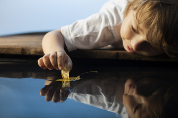 leaf ship © Chepko Danil