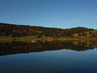 Fototapeta na wymiar Auf dem Staffelsee im Herbst