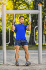 Obraz premium Man sporting in the park