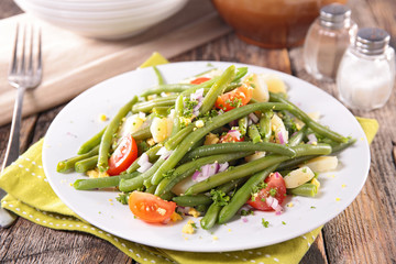 green bean salad with tomato and potato