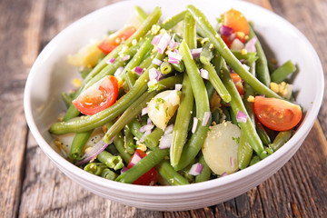 green bean salad with tomato and potato