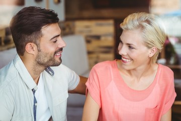 Naklejka premium Couple taking a cup of coffee