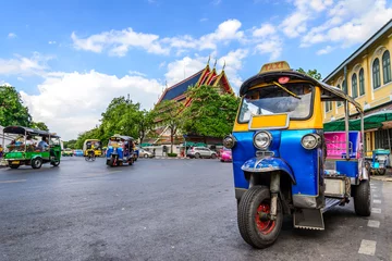 Stickers pour porte Bangkok Blue Tuk Tuk, taxi traditionnel thaïlandais à Bangkok en Thaïlande.