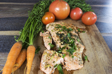 Baked salmon with tomatoes and carrots