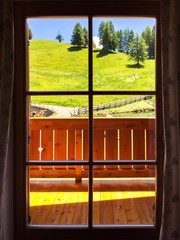 panorama alpino dalla finestra