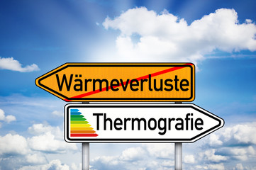Obraz premium Haus mit Zettel, Schild mit Wegweiser und Thermografie, Wärmeverluste, Dämmung