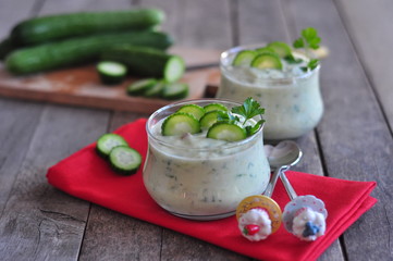 Yoğurtlu Avakado Salatası