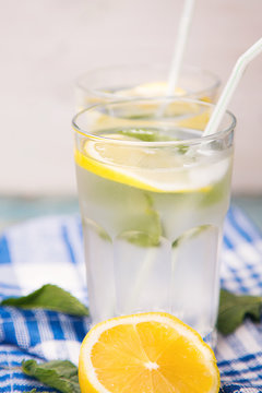 water with lemon