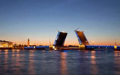 Fototapeta na wymiar White nights in St. Petersburg. Divorced Palace bridge. Russia