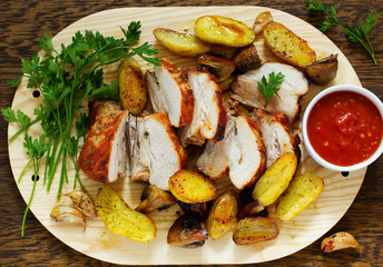 Roast pork with potatoes and garlic.