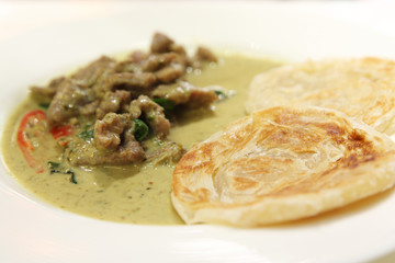 Roti with beef green curry