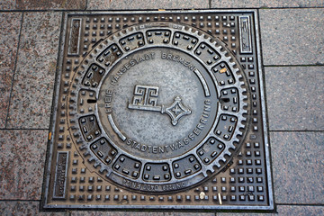 Kanaldeckel mit Bremer Stadtwappen