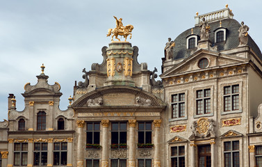 Fototapeta na wymiar Maison Des Brasseurs and Anno Buildings in Grand Place of Brussels