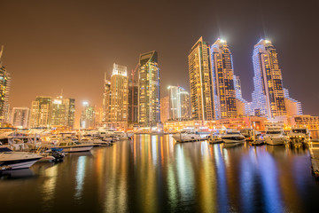 Obraz na płótnie Canvas Dubai - JANUARY 10, 2015: Marina district on January 10 in UAE, 