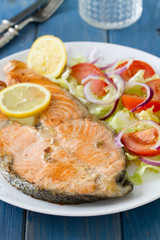 fried salmon with vegetable salad and lemon