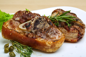 Roasted pork knee