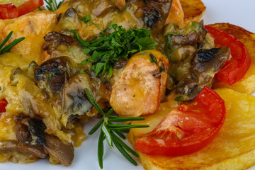 Roasted salmon with potato and tomato