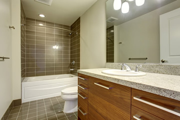 Modernized bathroom with tile floor and nice bathtub.