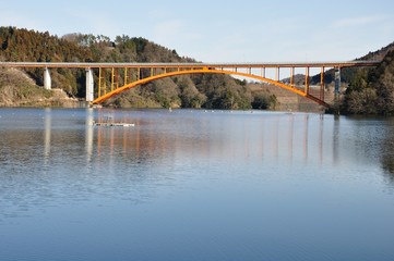 Fototapeta na wymiar 宮ヶ瀬湖と虹の大橋 
