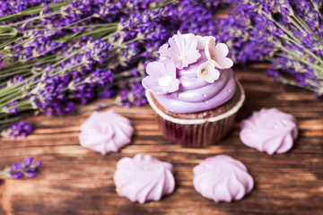 Fototapeta na wymiar Lavender cakes