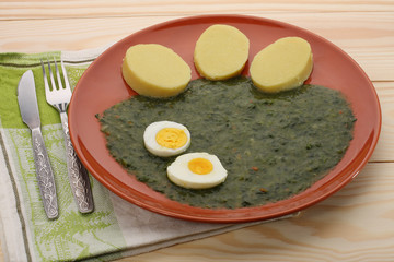  spinach with potato dumplings and fried egg