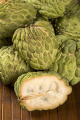 Fototapeta premium Some Sugar-Apples over a wooden table. Atemóia