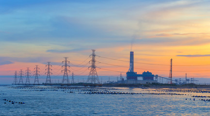 Obraz premium Power plant at twilight
